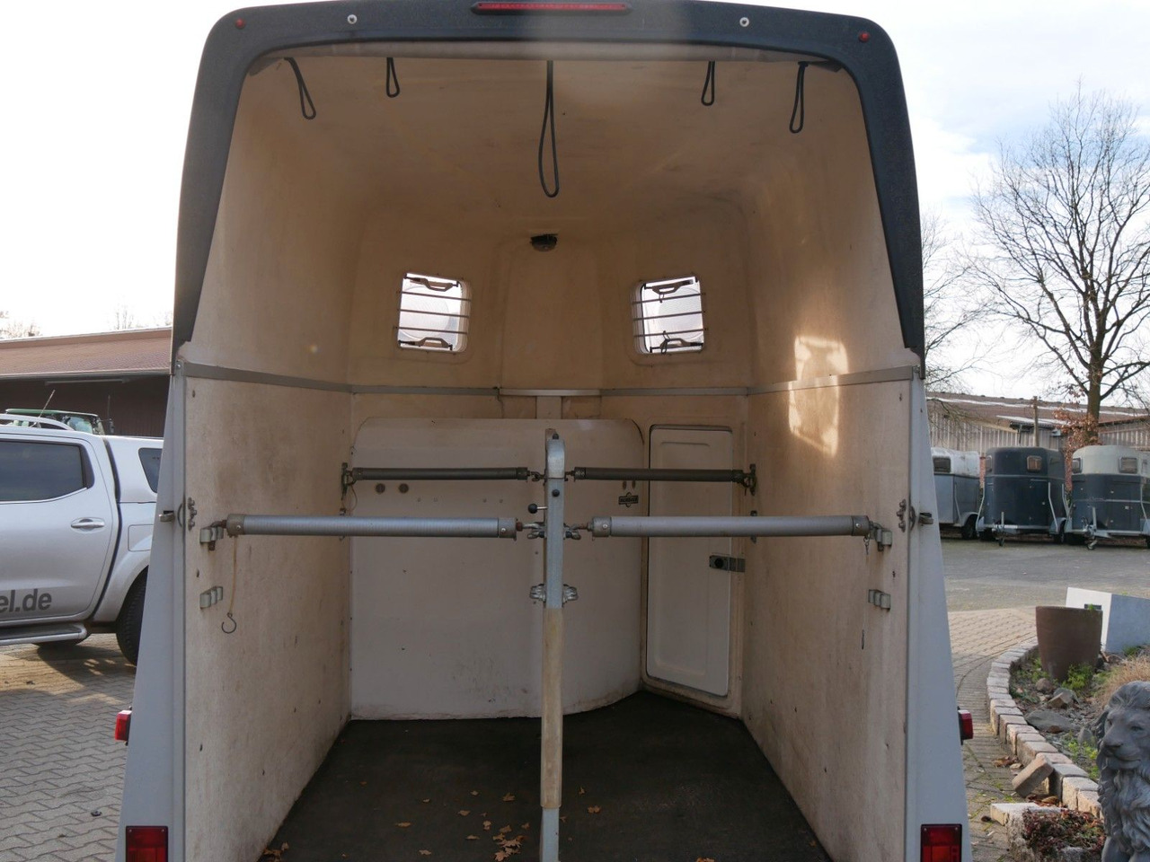 Humbaur Atis 2 Pferde Sattelkammer - 牲畜运输拖车:图3 Humbaur Atis 2 Pferde Sattelkammer - 牲畜运输拖车:图3