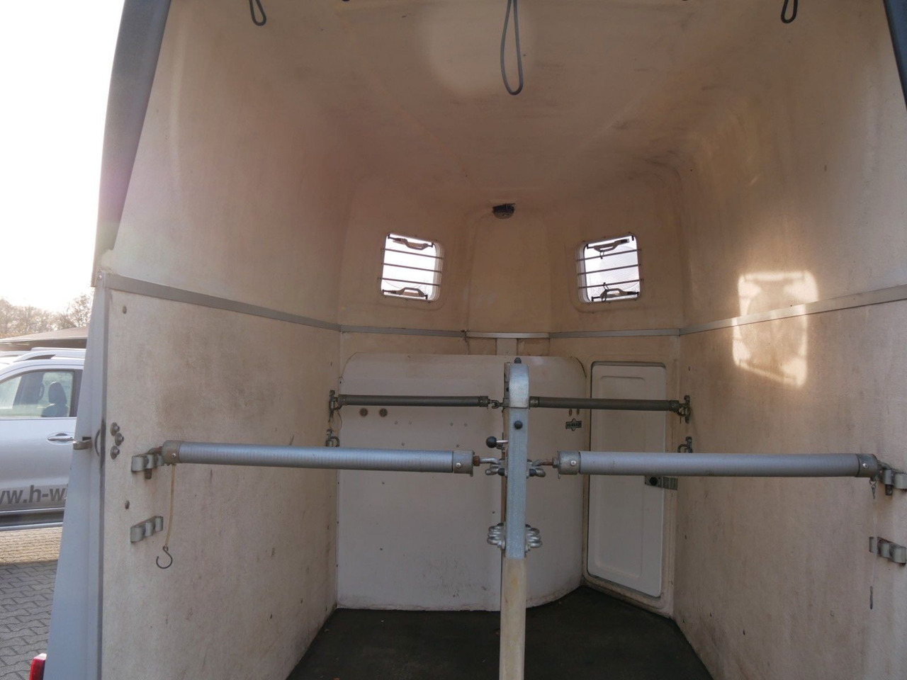 Humbaur Atis 2 Pferde Sattelkammer - 牲畜运输拖车:图4 Humbaur Atis 2 Pferde Sattelkammer - 牲畜运输拖车:图4