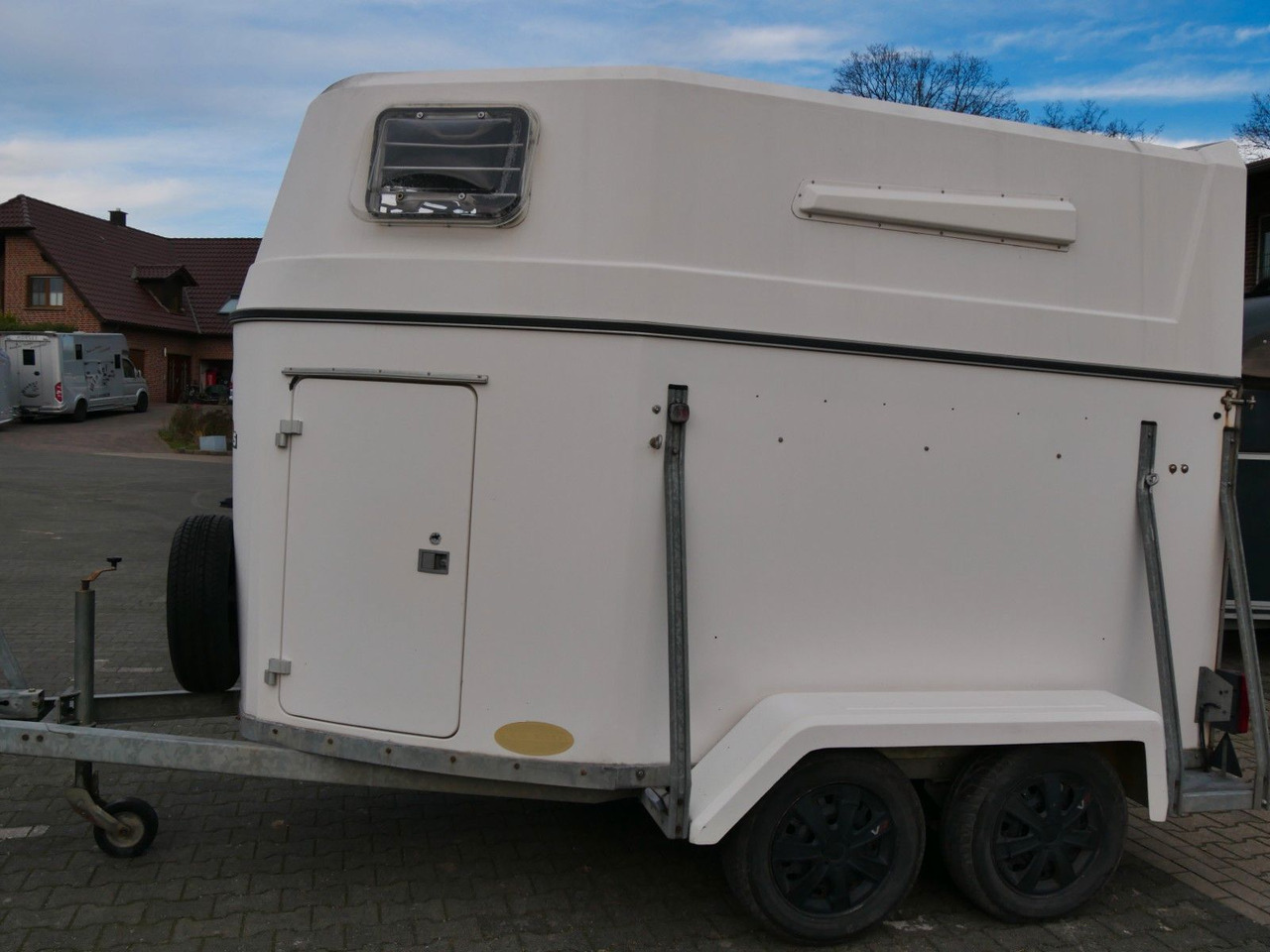 Sluis Vollpoly 2 Pferde mit Sattelkammer - 牲畜运输拖车:图2 Sluis Vollpoly 2 Pferde mit Sattelkammer - 牲畜运输拖车:图2