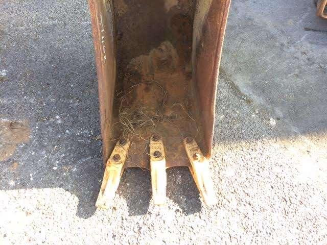 CATERPILLAR 415mm - Type Tractopelle - 挖掘机铲斗:图2 CATERPILLAR 415mm - Type Tractopelle - 挖掘机铲斗:图2