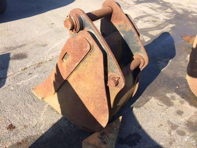 CATERPILLAR 430mm - Type Tractopelle - 挖掘机铲斗:图4 CATERPILLAR 430mm - Type Tractopelle - 挖掘机铲斗:图4