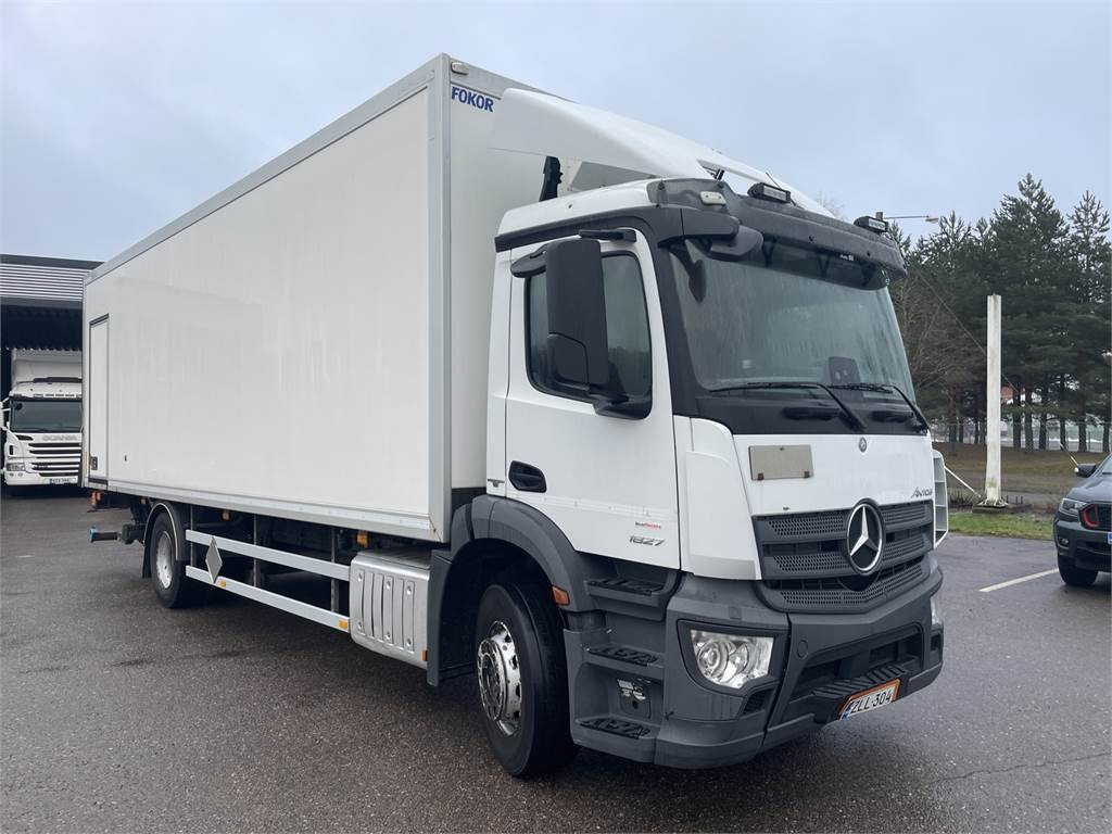 Mercedes-Benz Antos 1827 L/4x2 KSA-UMPIKORI+PL-NOSTIN - 厢式卡车:图5 Mercedes-Benz Antos 1827 L/4x2 KSA-UMPIKORI+PL-NOSTIN - 厢式卡车:图5
