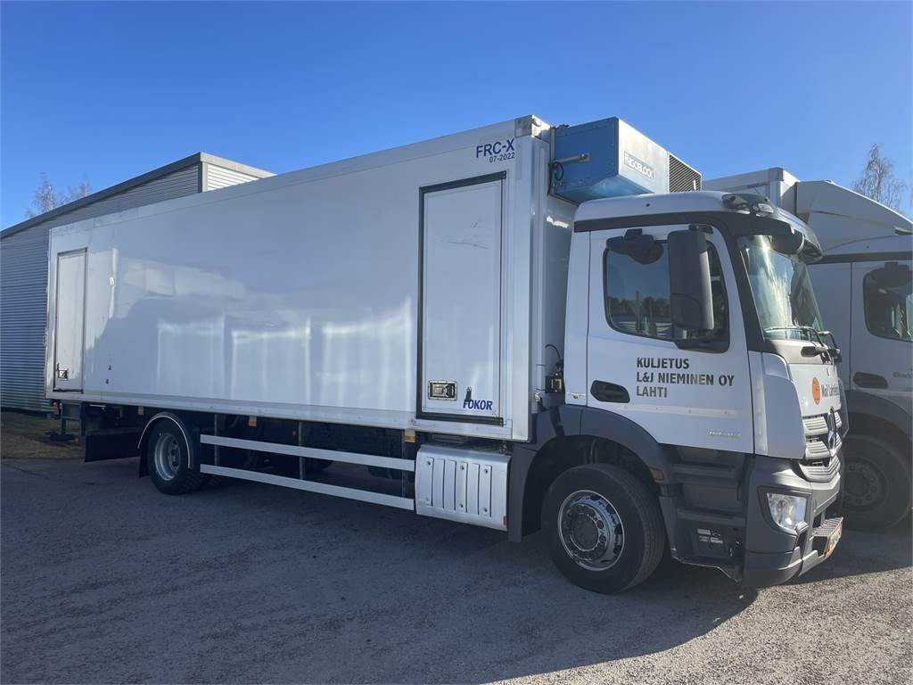 Mercedes-Benz Antos 1830L FRC kakslämpökori + PL-Nostin - 等温卡车:图1 Mercedes-Benz Antos 1830L FRC kakslämpökori + PL-Nostin - 等温卡车:图1