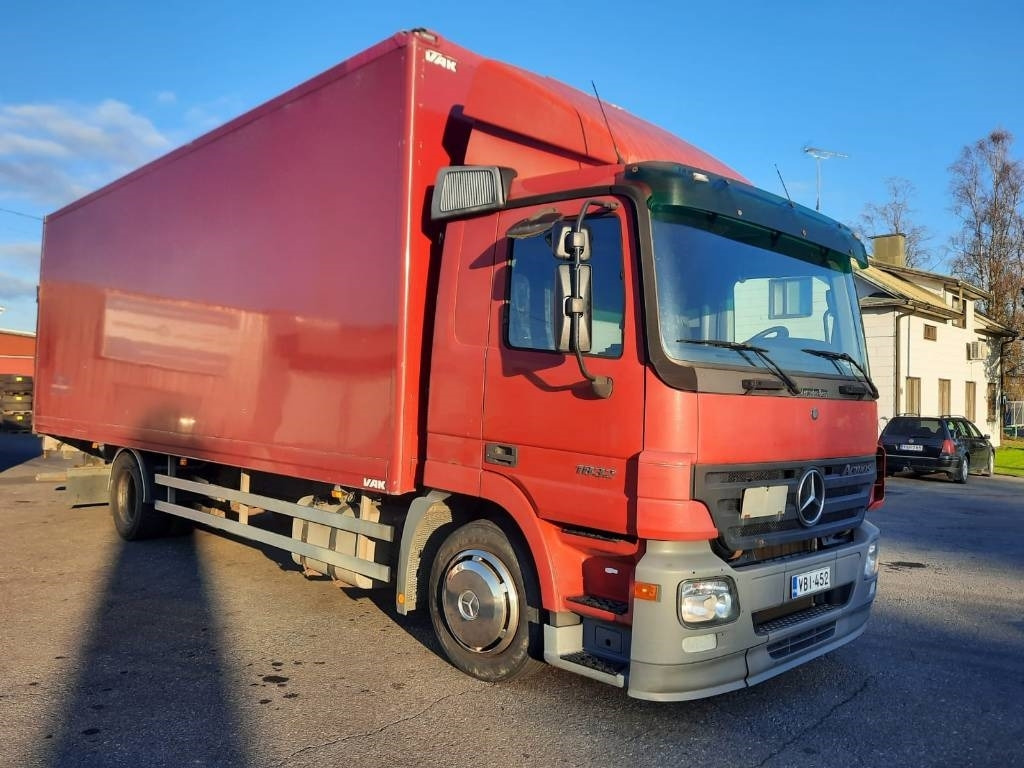 Mercedes-Benz Actros 1832 - 厢式卡车:图2 Mercedes-Benz Actros 1832 - 厢式卡车:图2