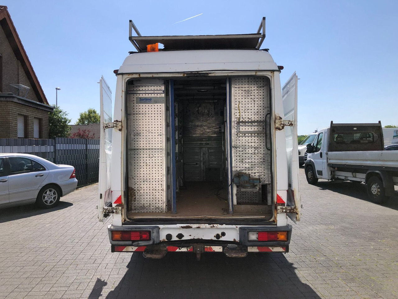 无侧窗厢式货车 Mercedes-Benz Vario 816：图9