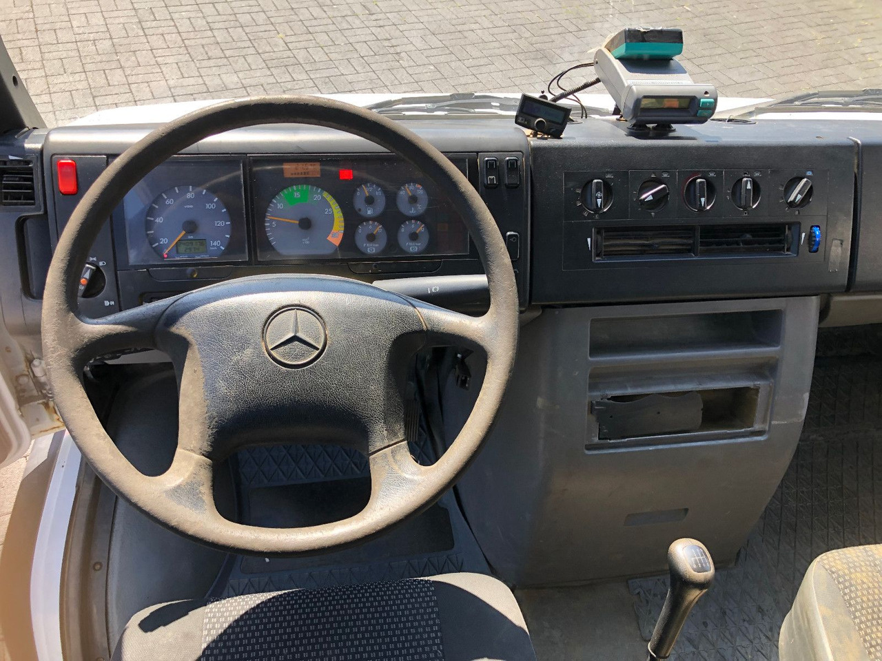 无侧窗厢式货车 Mercedes-Benz Vario 816：图19
