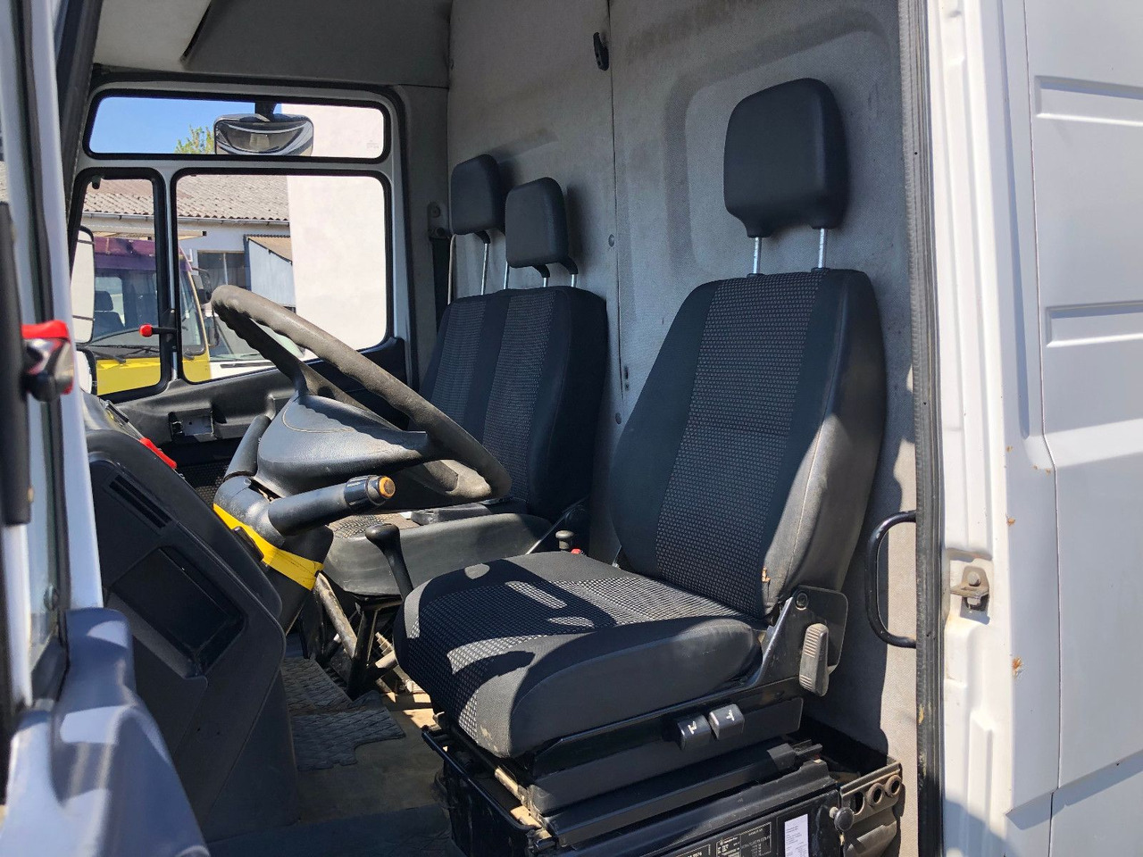 无侧窗厢式货车 Mercedes-Benz Vario 816：图12