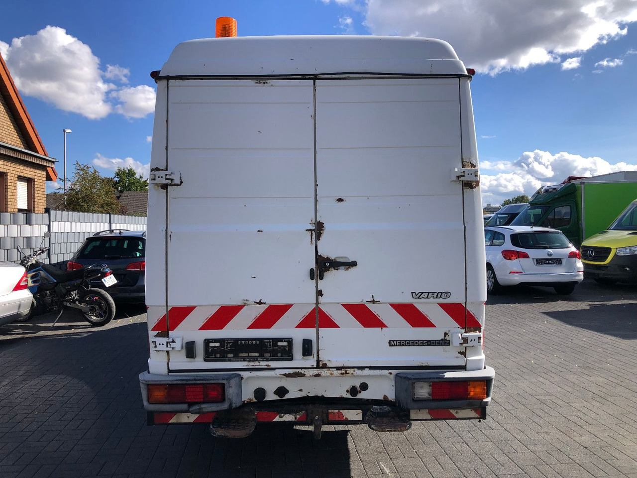 无侧窗厢式货车 Mercedes-Benz Vario 816：图8