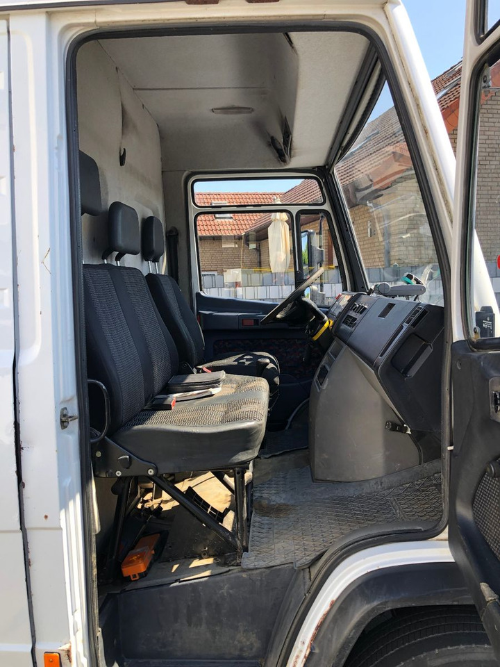 无侧窗厢式货车 Mercedes-Benz Vario 816：图14