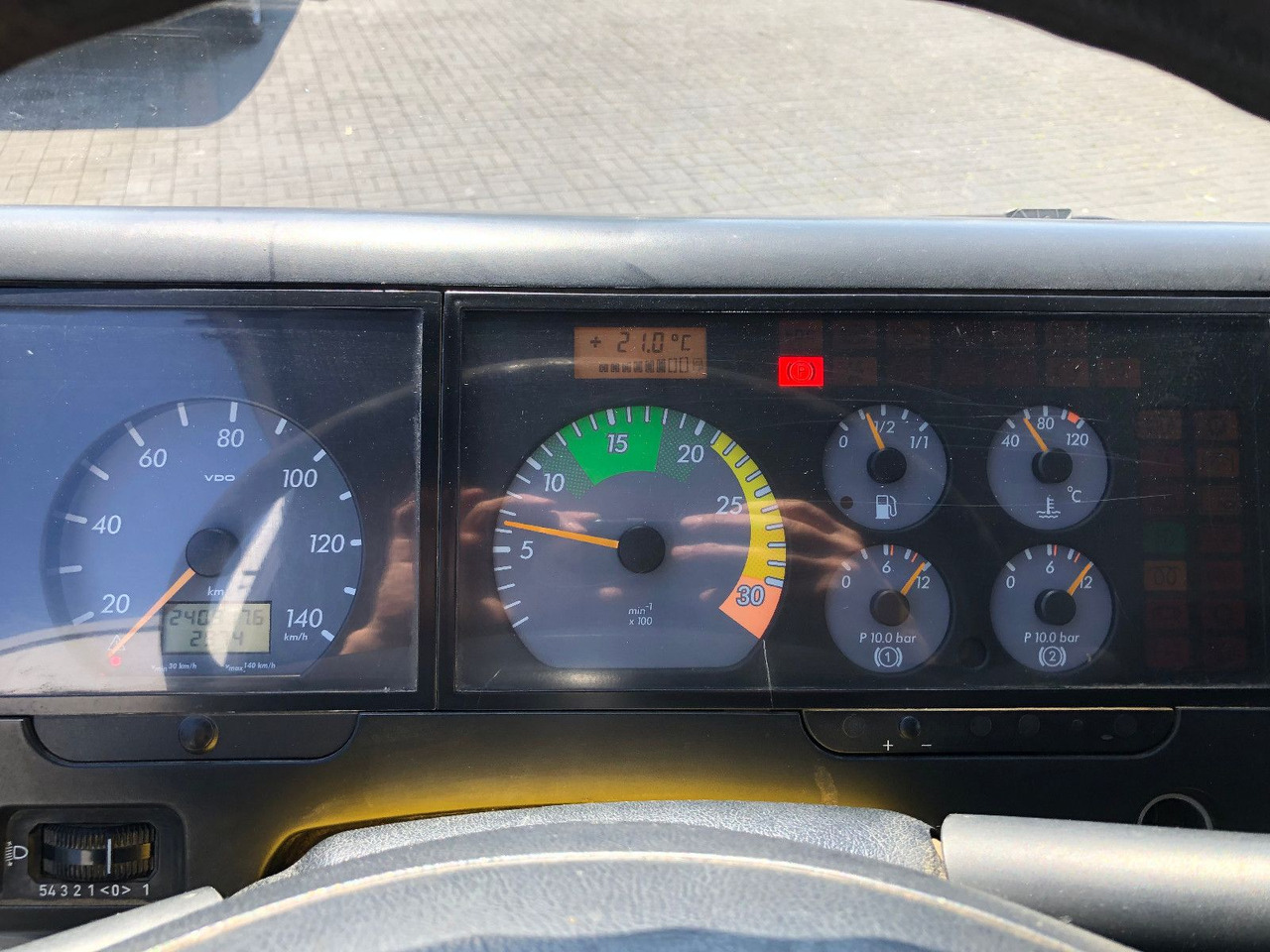 无侧窗厢式货车 Mercedes-Benz Vario 816：图16