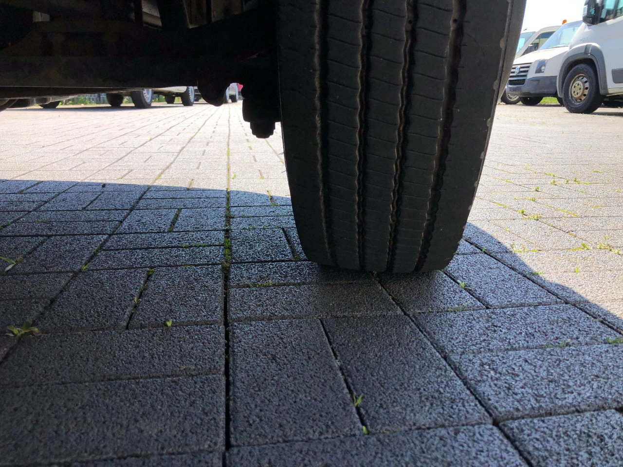 无侧窗厢式货车 Mercedes-Benz Vario 816：图22