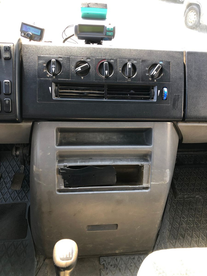 无侧窗厢式货车 Mercedes-Benz Vario 816：图18