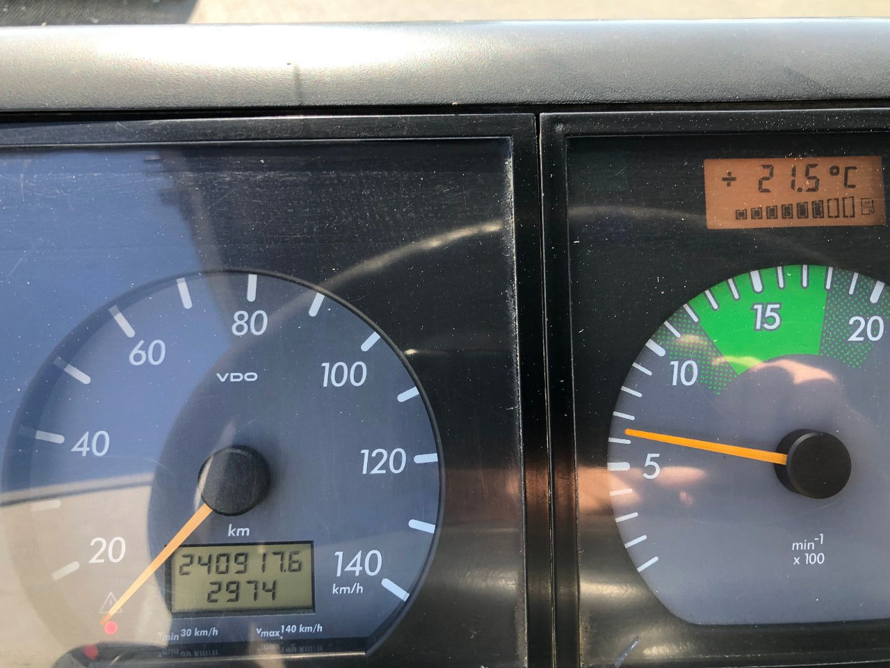 无侧窗厢式货车 Mercedes-Benz Vario 816：图17