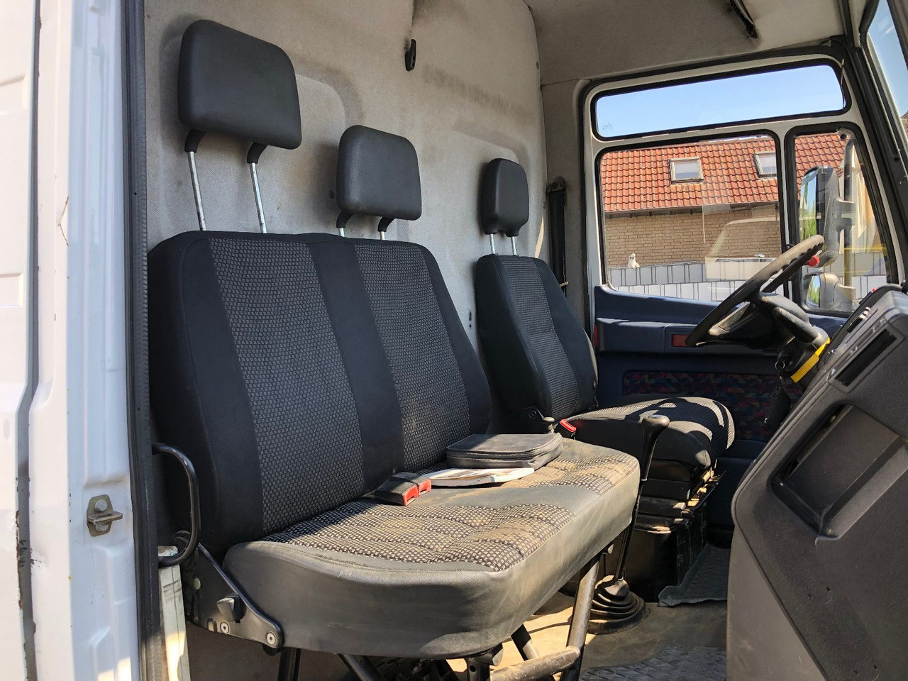 无侧窗厢式货车 Mercedes-Benz Vario 816：图15