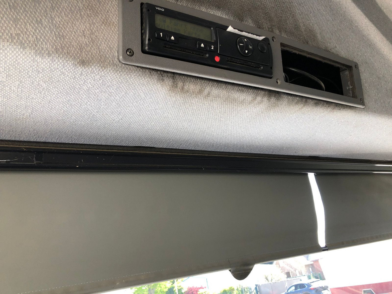 无侧窗厢式货车 Mercedes-Benz Vario 816：图24