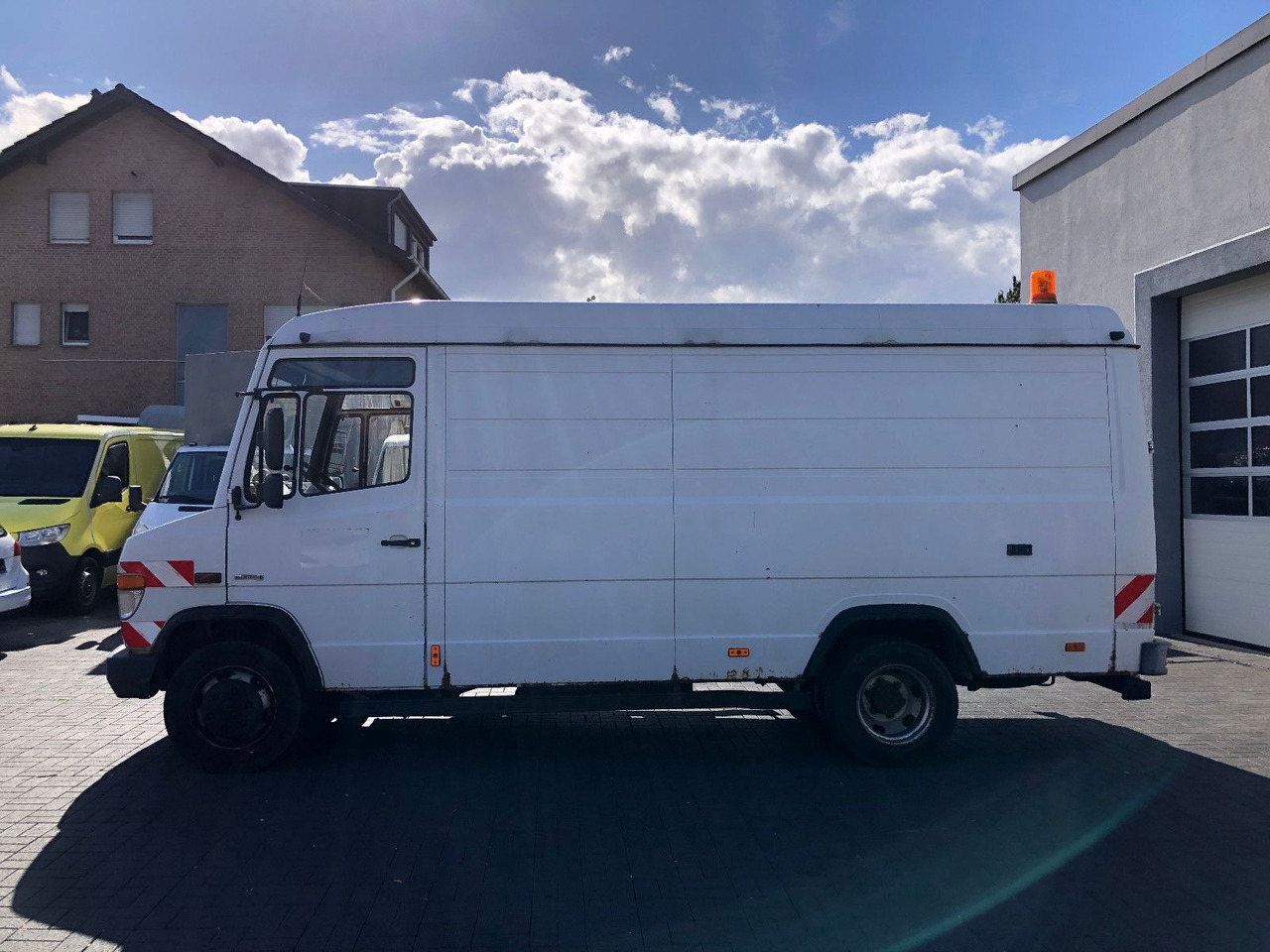 无侧窗厢式货车 Mercedes-Benz Vario 816：图7