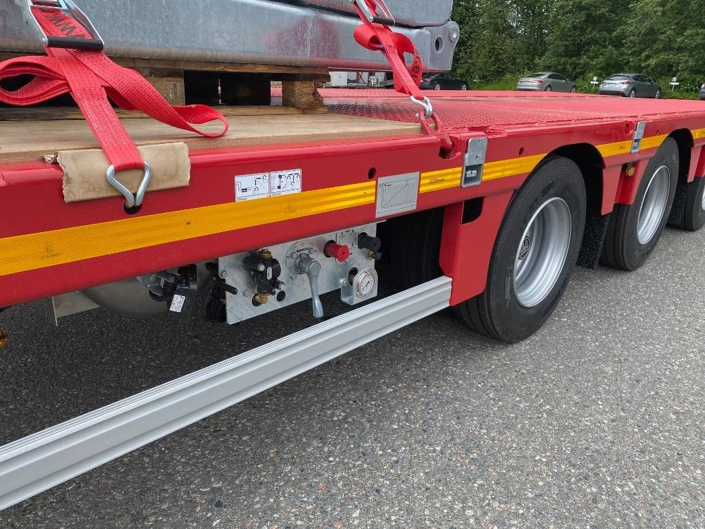 Faymonville Max Trailer, Max100 4AU - 低装载半拖车:图3 Faymonville Max Trailer, Max100 4AU - 低装载半拖车:图3