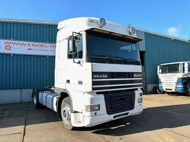 DAF 95.380 XF SPACECAB (EURO 2 / ZF16 MANUAL GEARBOX / D.E.B. ENGINE BRAKE / AIRCONDITIONING) - 牵引车:图2 DAF 95.380 XF SPACECAB (EURO 2 / ZF16 MANUAL GEARBOX / D.E.B. ENGINE BRAKE / AIRCONDITIONING) - 牵引车:图2