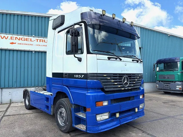 Mercedes-Benz Actros 1857 LS (MP1) MEGASPACE (EPS WITH CLUTCH (3-PEDALS) / RETARDER / REDUCTION AXLE / AIRCONDITIONING) - 牵引车:图2 Mercedes-Benz Actros 1857 LS (MP1) MEGASPACE (EPS WITH CLUTCH (3-PEDALS) / RETARDER / REDUCTION AXLE / AIRCONDITIONING) - 牵引车:图2
