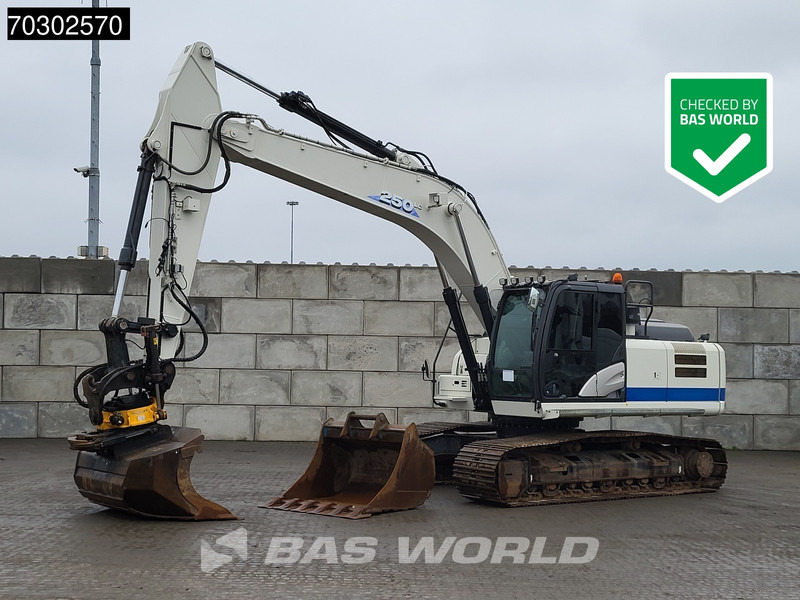 Hitachi ZX250 LC -6 Engcon - 2 Buckets - 履带式挖掘机:图1 Hitachi ZX250 LC -6 Engcon - 2 Buckets - 履带式挖掘机:图1