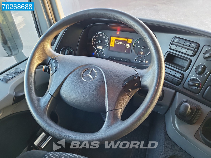 Interior photo 3: 牵引车 Mercedes-Benz Actros 1832 Actros 4X2 First Owner! NL-Truck MP3 ClassicSpace