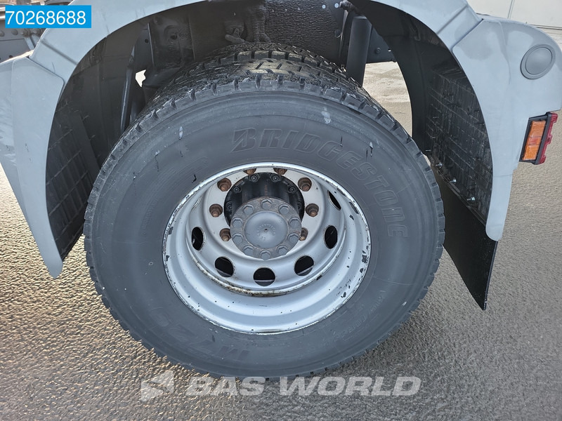 Interior photo 1: 牵引车 Mercedes-Benz Actros 1832 Actros 4X2 First Owner! NL-Truck MP3 ClassicSpace