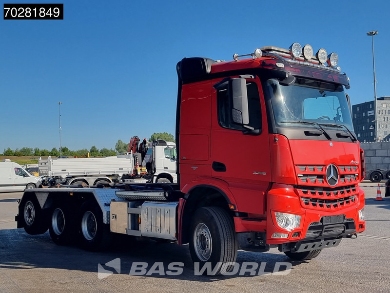Mercedes-Benz Arocs 3258 8X4 24t Hiab XR24SL5924 Retarder Big-Axle Lift-Lenkachse Euro 6 - 吊钩升降车:图3 Mercedes-Benz Arocs 3258 8X4 24t Hiab XR24SL5924 Retarder Big-Axle Lift-Lenkachse Euro 6 - 吊钩升降车:图3