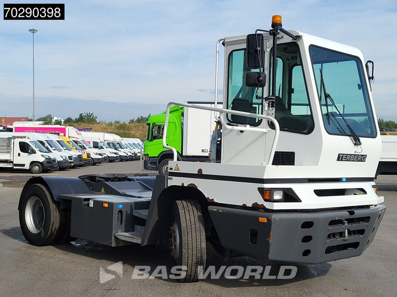 Terberg YT222 4X2 NL-Truck EPA Big-Axle Hebesattel - 码头牵引车:图3 Terberg YT222 4X2 NL-Truck EPA Big-Axle Hebesattel - 码头牵引车:图3