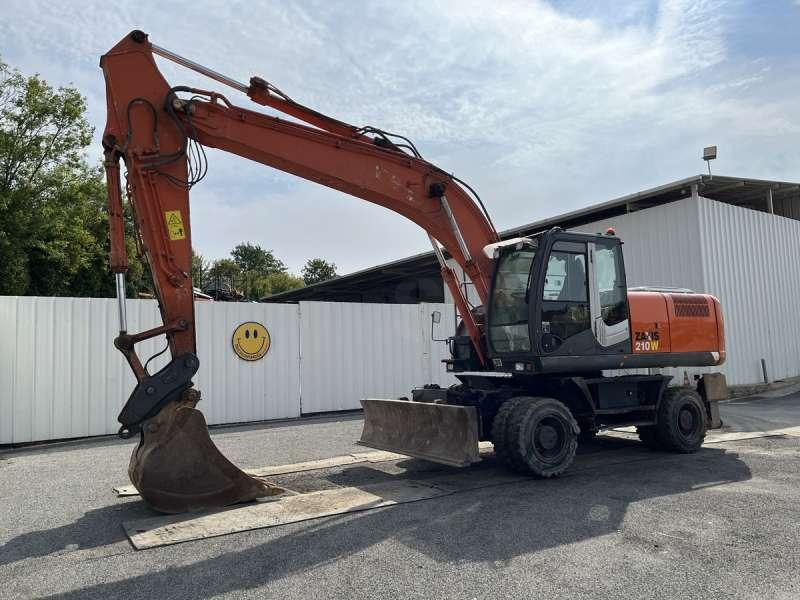Hitachi Pelle sur Pneus ZX210W-3 - 轮式挖掘机:图3 Hitachi Pelle sur Pneus ZX210W-3 - 轮式挖掘机:图3