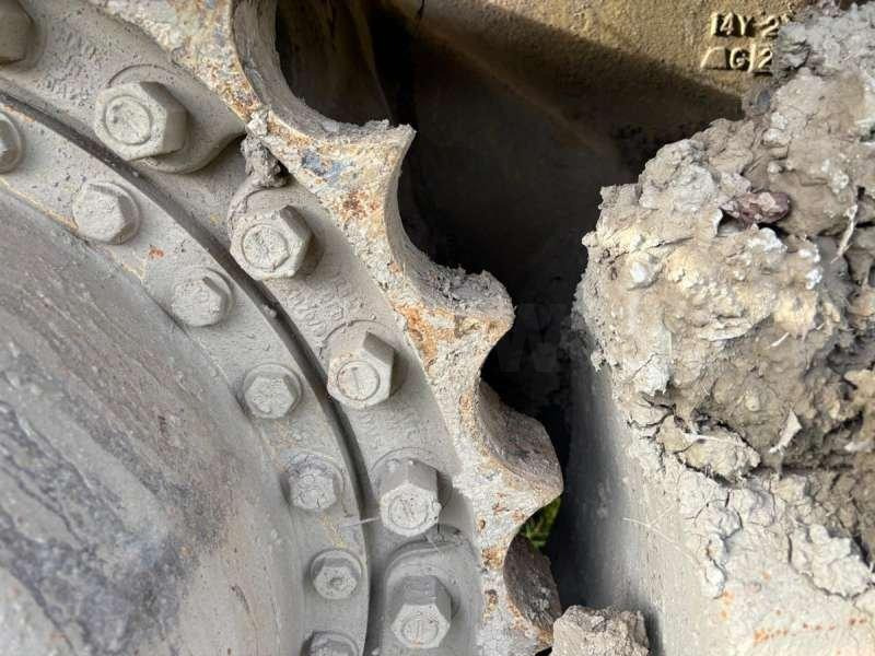 推土机 Komatsu D65EX-12：图32