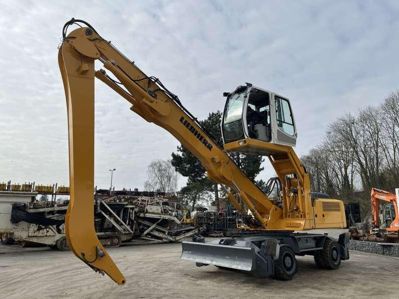 Liebherr A924C LITRONIC - 垃圾/ 工业叉装车:图2 Liebherr A924C LITRONIC - 垃圾/ 工业叉装车:图2