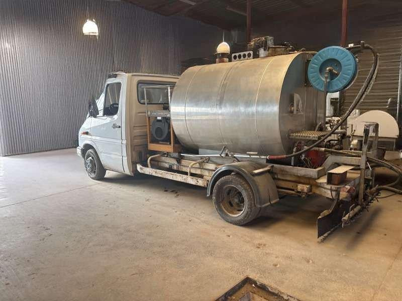 Mercedes 410 A EMULSION + TREMI GRAVILLON - 沥青洒布车:图2 Mercedes 410 A EMULSION + TREMI GRAVILLON - 沥青洒布车:图2