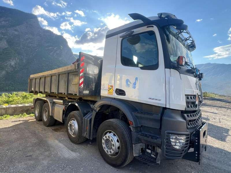 Mercedes AROCS 3253 8X4 - 翻斗车:图1 Mercedes AROCS 3253 8X4 - 翻斗车:图1