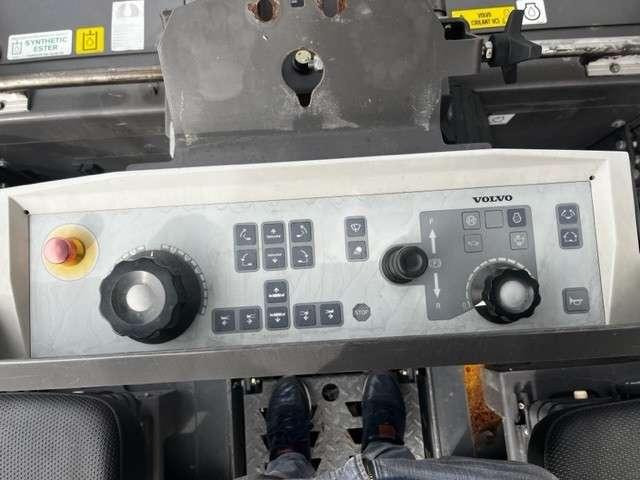 沥青铺路机 Volvo P2820D MACHINE SUISSE:图8 沥青铺路机 Volvo P2820D MACHINE SUISSE:图8