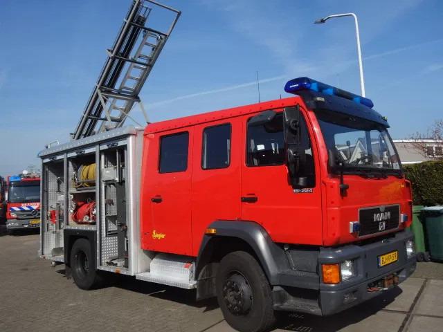 MAN 15 224-with winch 2500liter tank manual gearbox ,ziegler pomp - 消防车:图1 MAN 15 224-with winch 2500liter tank manual gearbox ,ziegler pomp - 消防车:图1