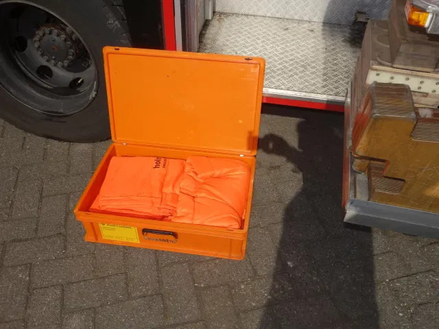 MAN LE 250 godiva pump with holmatro set - 消防车:图4 MAN LE 250 godiva pump with holmatro set - 消防车:图4