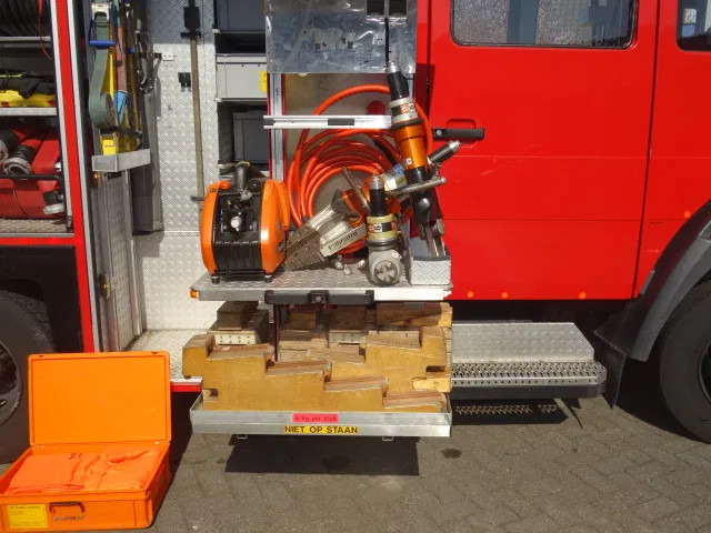 MAN LE 250 godiva pump with holmatro set - 消防车:图3 MAN LE 250 godiva pump with holmatro set - 消防车:图3