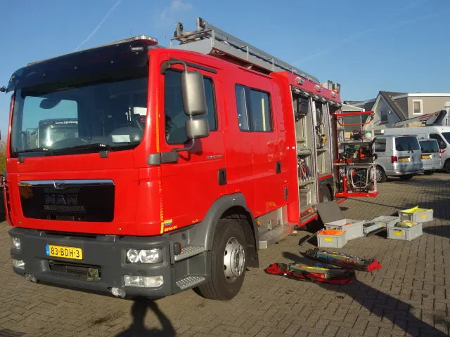 MAN TGM 15.250 FIRE TRUCK,2000 LITER TANK, FOAM TANK, AIRCO,WITH EQUIPMENT - 消防车:图1 MAN TGM 15.250 FIRE TRUCK,2000 LITER TANK, FOAM TANK, AIRCO,WITH EQUIPMENT - 消防车:图1