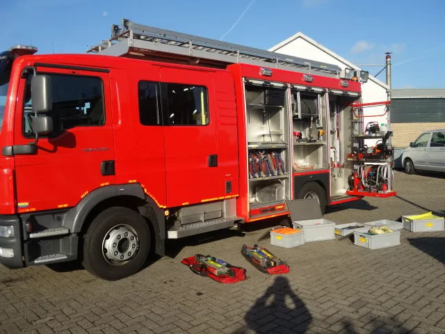 MAN TGM 15.250 FIRE TRUCK,2000 LITER TANK, FOAM TANK, AIRCO,WITH EQUIPMENT - 消防车:图2 MAN TGM 15.250 FIRE TRUCK,2000 LITER TANK, FOAM TANK, AIRCO,WITH EQUIPMENT - 消防车:图2