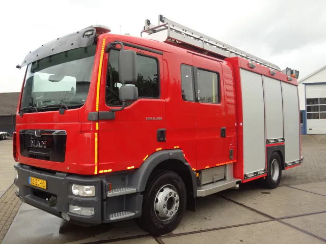 MAN TGM 15.250 FIRE TRUCK,2000 LITER TANK, FOAM TANK, AIRCO - 消防车:图2 MAN TGM 15.250 FIRE TRUCK,2000 LITER TANK, FOAM TANK, AIRCO - 消防车:图2