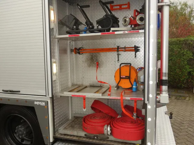 Mercedes-Benz 1325 godiva pump bomberos - 消防车:图3 Mercedes-Benz 1325 godiva pump bomberos - 消防车:图3