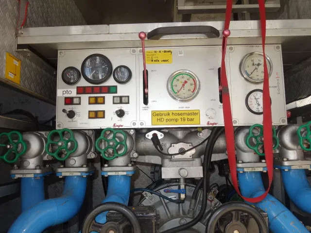 Mercedes-Benz Actros 1831 4X4 ZIEGLER BOMBEROS POMP,2500 L TANK - 消防车:图4 Mercedes-Benz Actros 1831 4X4 ZIEGLER BOMBEROS POMP,2500 L TANK - 消防车:图4