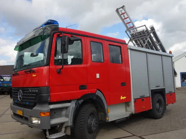 Mercedes-Benz Actros 1831 4X4 ZIEGLER BOMBEROS POMP,2500 L TANK - 消防车:图3 Mercedes-Benz Actros 1831 4X4 ZIEGLER BOMBEROS POMP,2500 L TANK - 消防车:图3