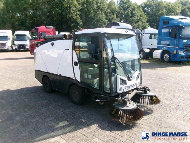 Johnston C202 compact street sweeper - 道路清扫机:图2 Johnston C202 compact street sweeper - 道路清扫机:图2
