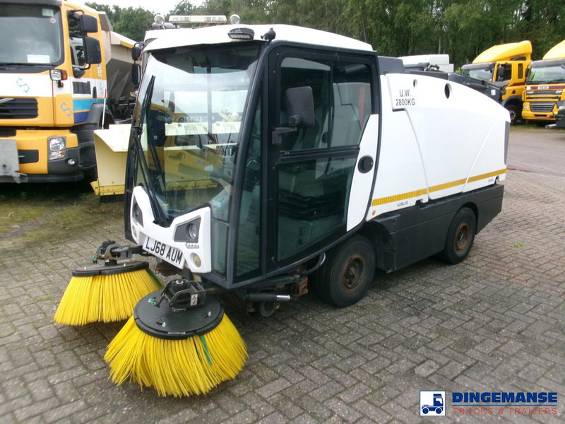 Johnston C202 compact street sweeper - 道路清扫机:图1 Johnston C202 compact street sweeper - 道路清扫机:图1