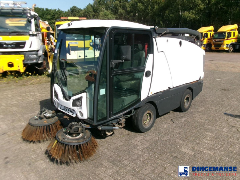 Johnston C202 compact street sweeper - 道路清扫机:图1 Johnston C202 compact street sweeper - 道路清扫机:图1