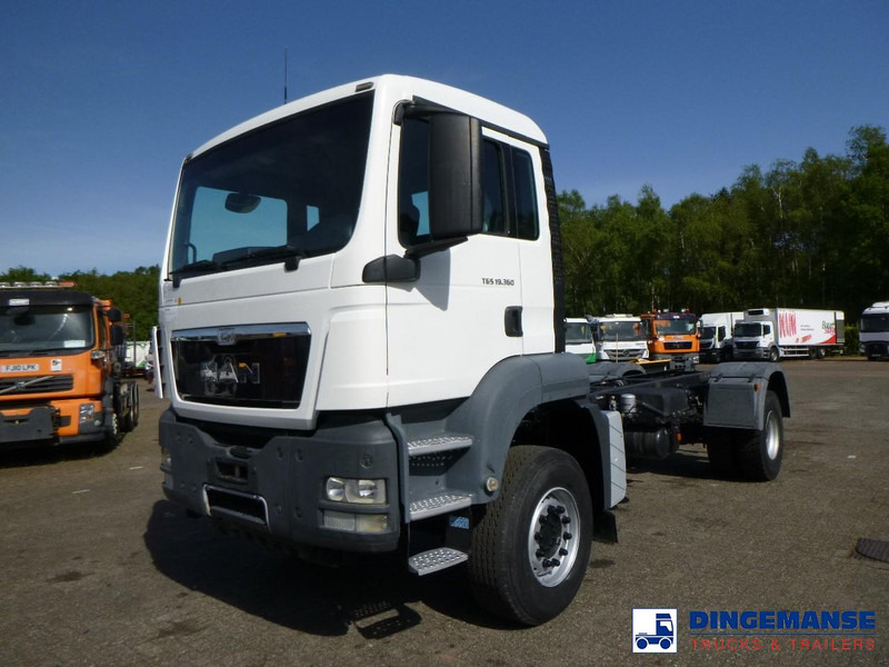 MAN TGS 19.360 4X2 BBS manual Euro 2 chassis + PTO - 驾驶室底盘卡车:图1 MAN TGS 19.360 4X2 BBS manual Euro 2 chassis + PTO - 驾驶室底盘卡车:图1
