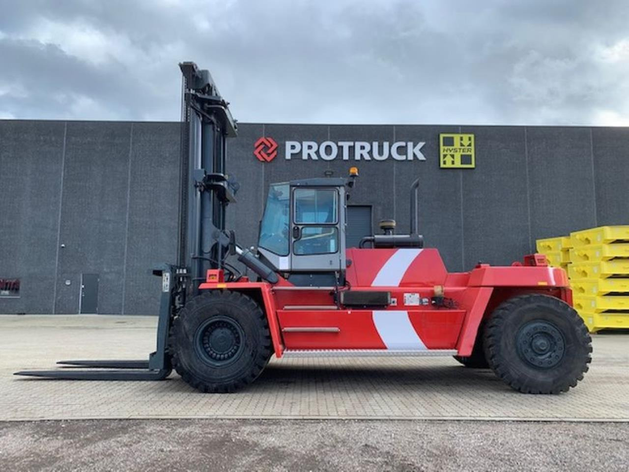 Kalmar DCD320-12LB - 柴油叉车:图1 Kalmar DCD320-12LB - 柴油叉车:图1