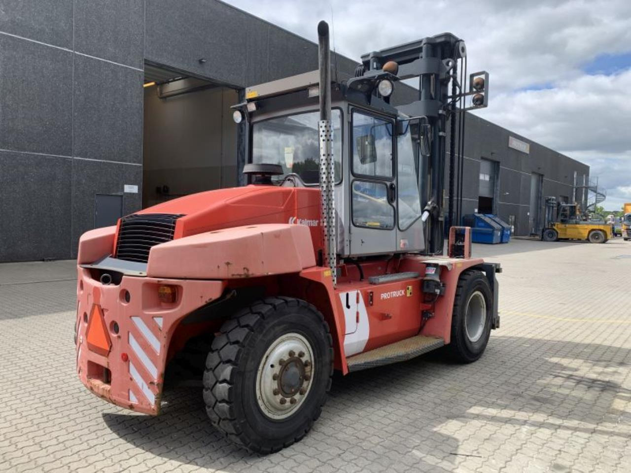 Kalmar DCE100-6 - 柴油叉车:图3 Kalmar DCE100-6 - 柴油叉车:图3