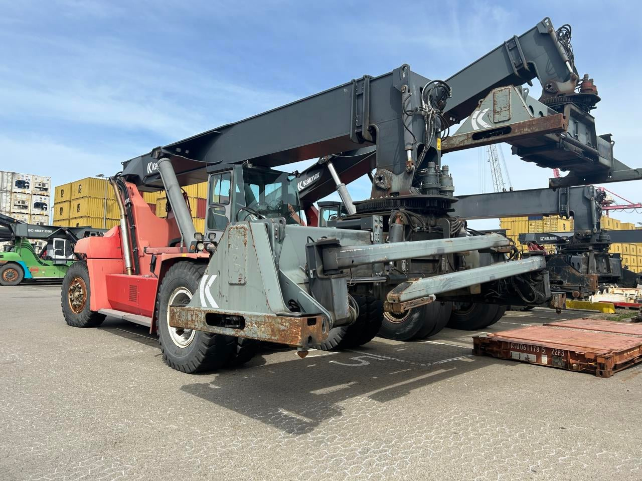 Kalmar DRF450-65C5X - 前移式堆垛机:图2 Kalmar DRF450-65C5X - 前移式堆垛机:图2